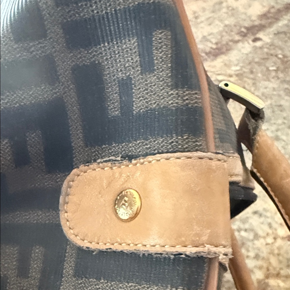 Fendi Black and Tan Tote Bag - Picture 5 of 11